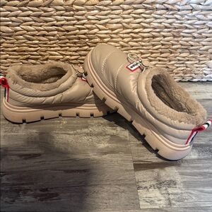 Hunter Tan Fur-Lined Slip-Ons SZ 9
